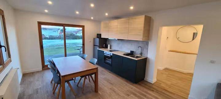 Appartement entier, Appartement Terrasse & Vue Montagne, 15 min Annecy in Fillière, Région d'Annecy