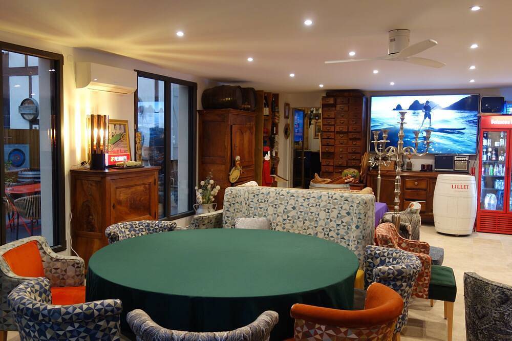 Hostelry private in Écully, Rhône