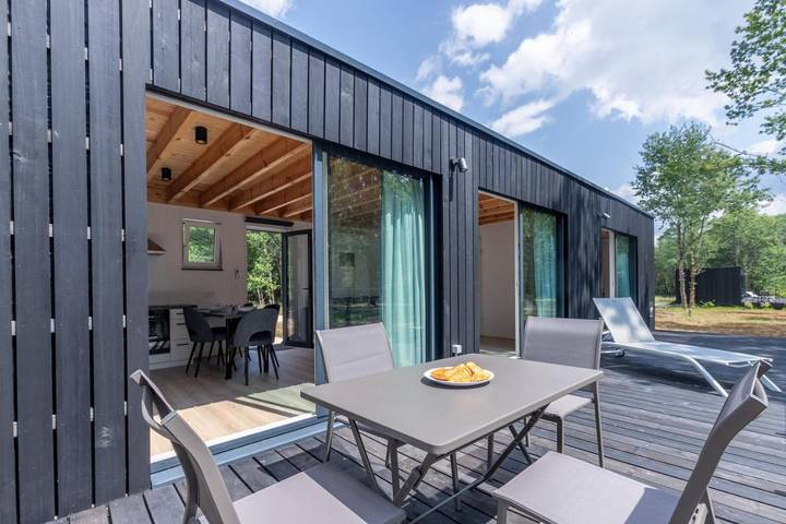 Location de vacances pour 4 personnes, avec terrasse à Neuvy-sur-Barangeon