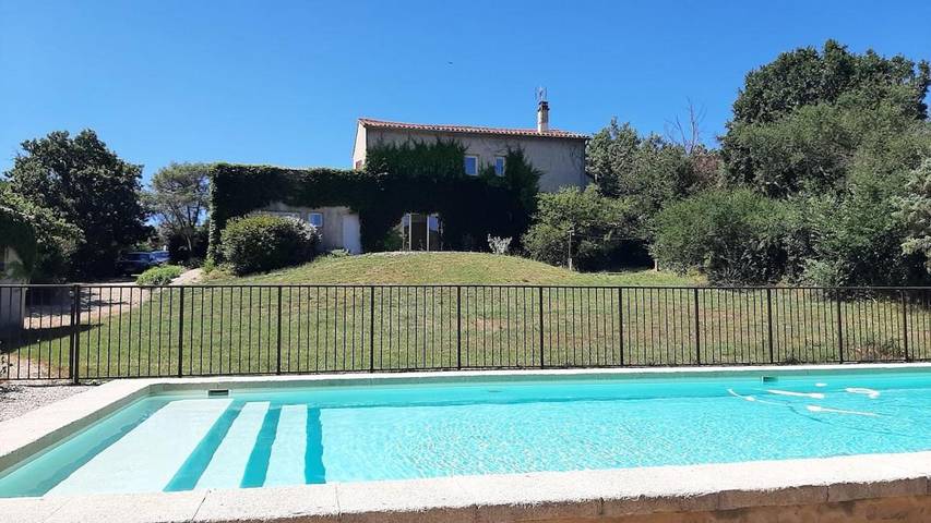 Location de vacances pour 12 personnes, avec vue et terrasse ainsi que piscine et jardin à Fons-sur-Lussan - 2