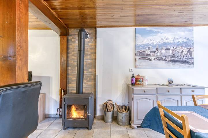 Apartamento entero, Apartamento 'en Chalet' con vistas a la montaña, terraza privada y Wi-Fi in Murianette, Isère