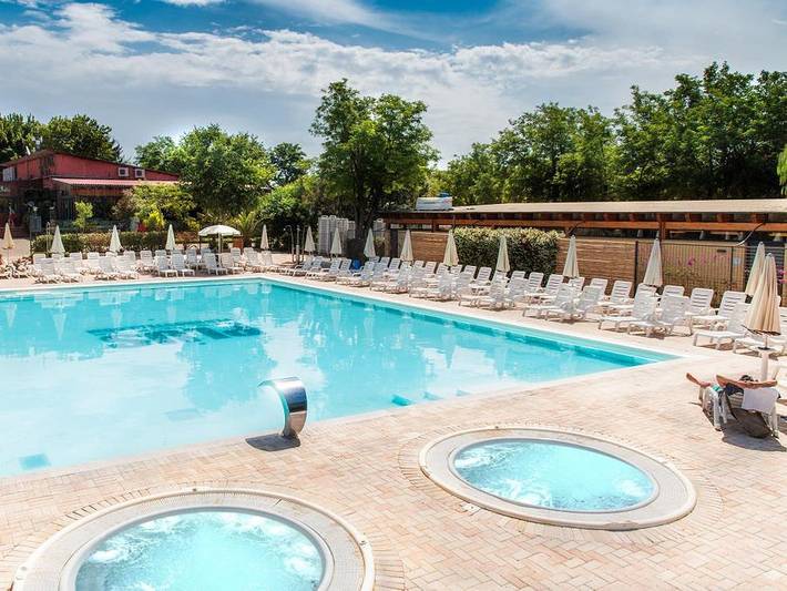 Bungalow für 3 Personen, mit Whirlpool und Kinderpool in Latium