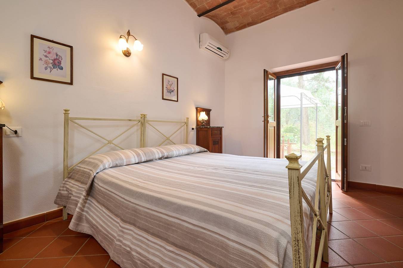Agriturismo 'Antichi Palmenti - Corbezzolo' con giardino in comune e aria condizionata in San Vincenzo, Costa degli Etruschi