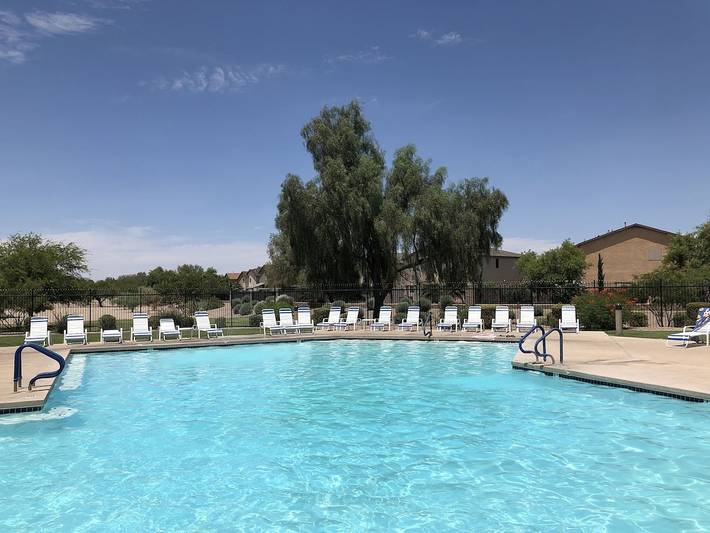 Vacation rental for 8 people, with yard and pool as well as hot tub in San Tan Valley