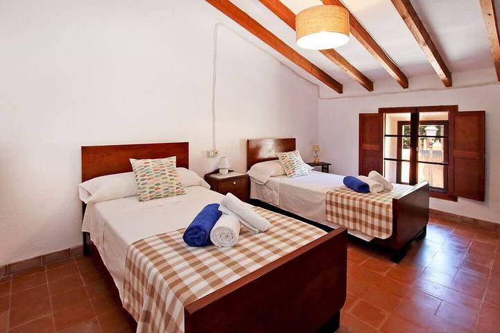 Finca für 8 Personen, mit Terrasse und Pool sowie Garten in Pina (Mallorca) - 2