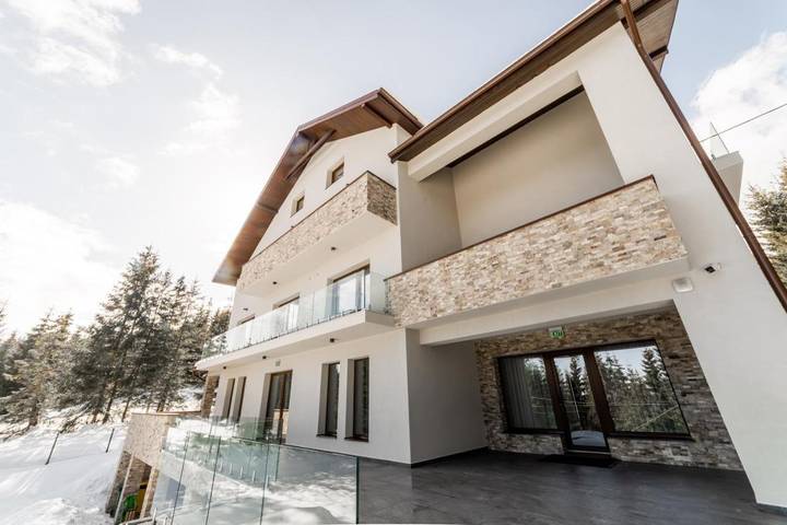 Villa pour 33 personnes, avec Balcon et Jacuzzi ainsi que Terrasse et Jardin en Roumanie