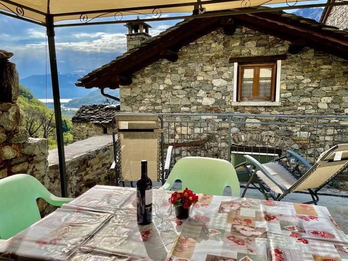 Ferienhaus für 3 Personen, mit Terrasse und Garten sowie Seeblick in Verceia