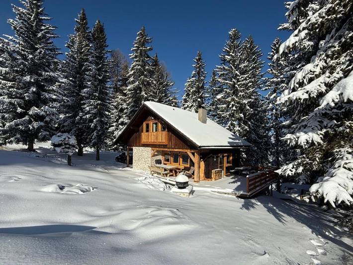 Chalet für 6 Personen, mit Pool und Whirlpool sowie Terrasse und Sauna in Gerlitzen