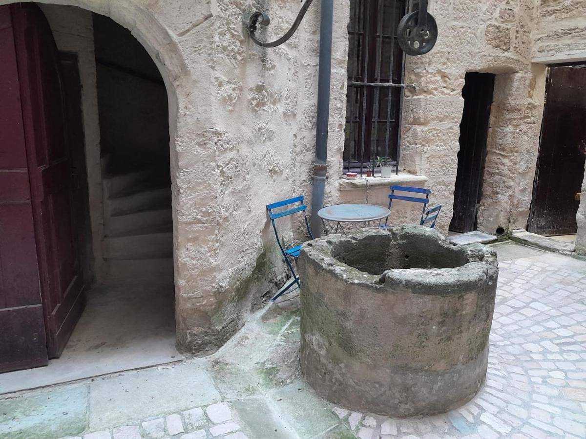 Double Room with Private Bathroom in Uzès, Région de Nîmes