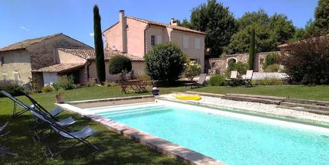 Maison de campagne pour 6 personnes, avec vue ainsi que piscine et jardin à La Celle-sous-Gouzon