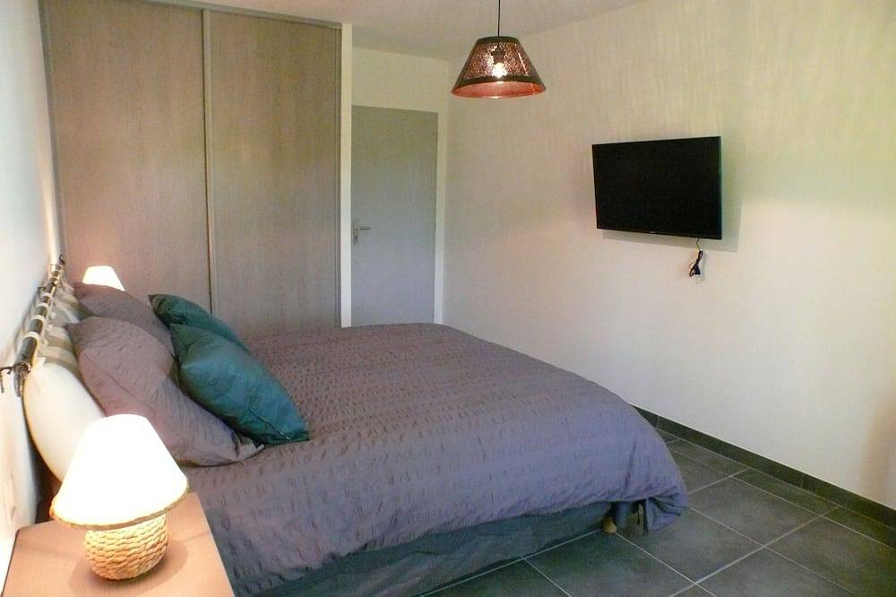 At the foot of Ventoux, new air-conditioned gîte with private pool in Monteux, Vaucluse