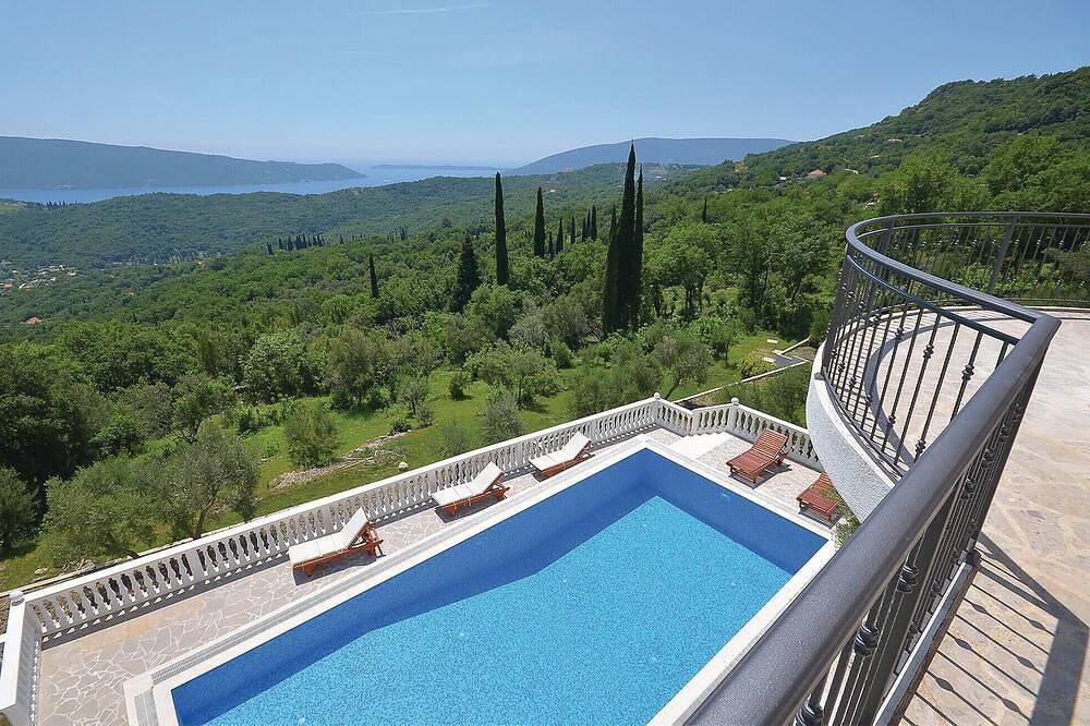 Gorgeous home in Herceg Novi in Podi-Sasovići, Bay of Kotor
