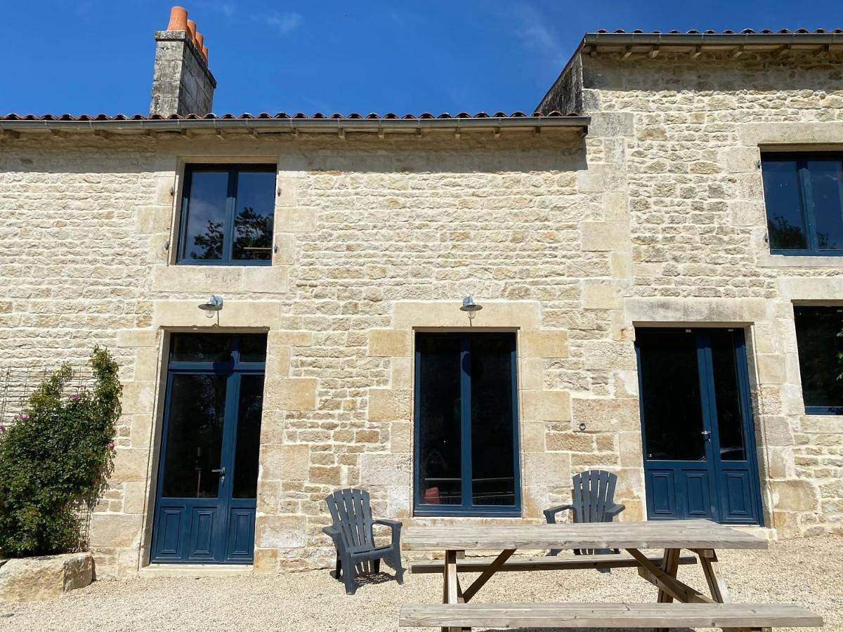 Three-Bedroom House in Échiré, Région de Niort