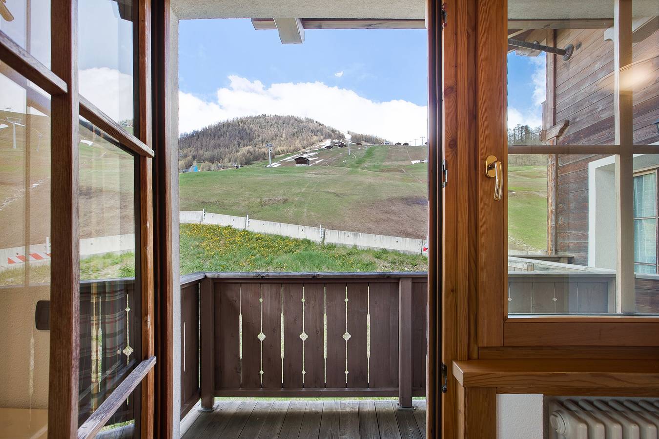Entire apartment, Apartment 'Baita Valandrea 1' with Mountain View, Shared Garden and Wi-Fi in Livigno (Town), Livigno