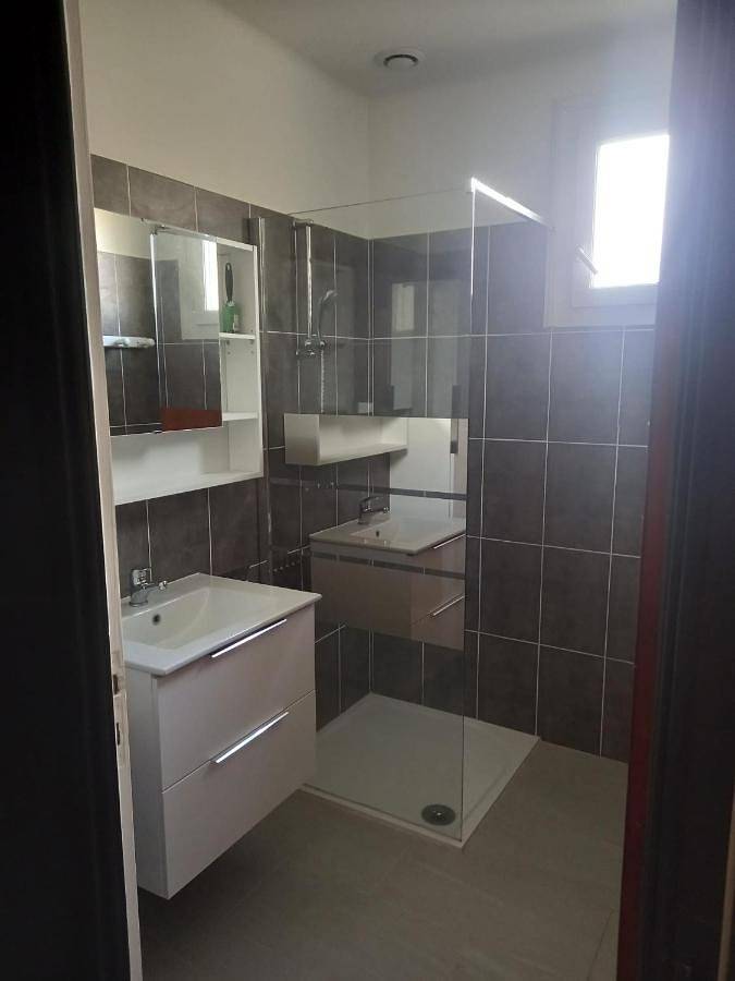 Double Room with Private Bathroom in Lavelanet, Ariège