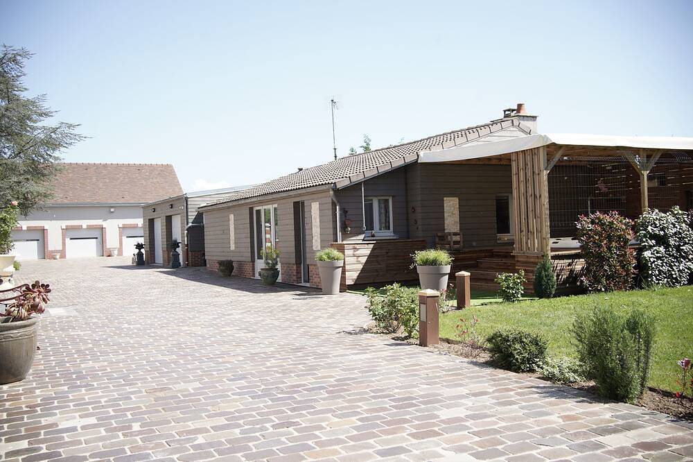 Les Deux Fontaines House for 2 in Monéteau, Auxerre region