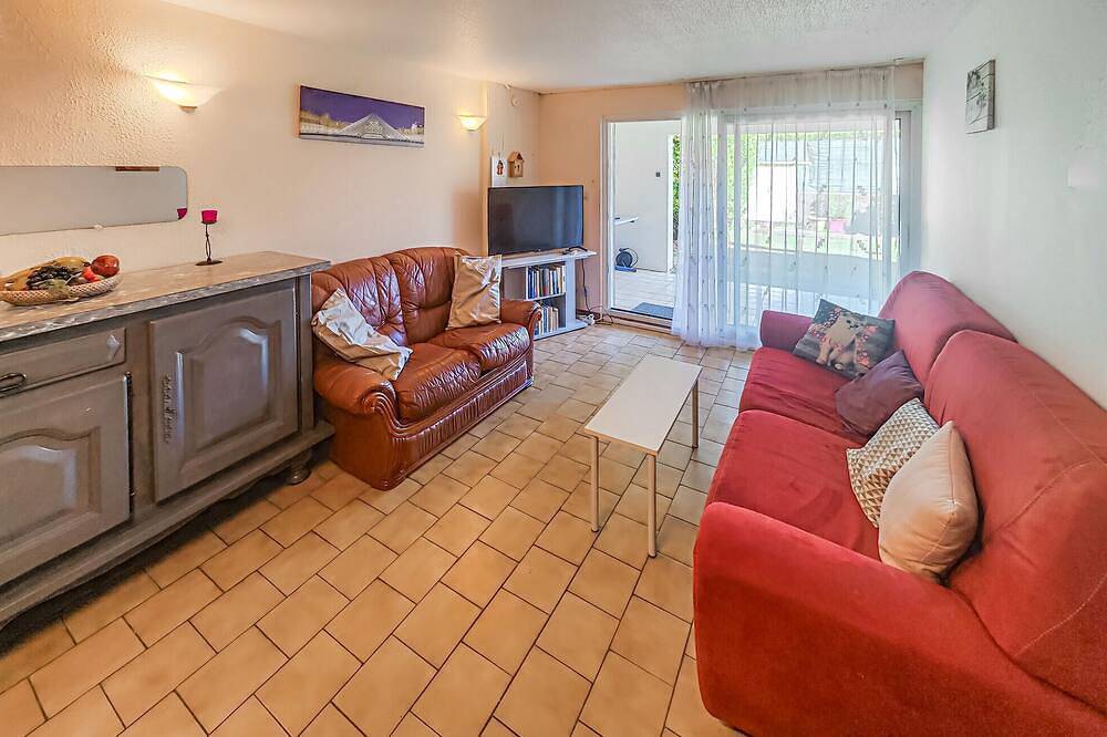 Entire apartment, 1 bedroom stunning apartment in Loupian in Loupian, Mediterranean Coast (France)