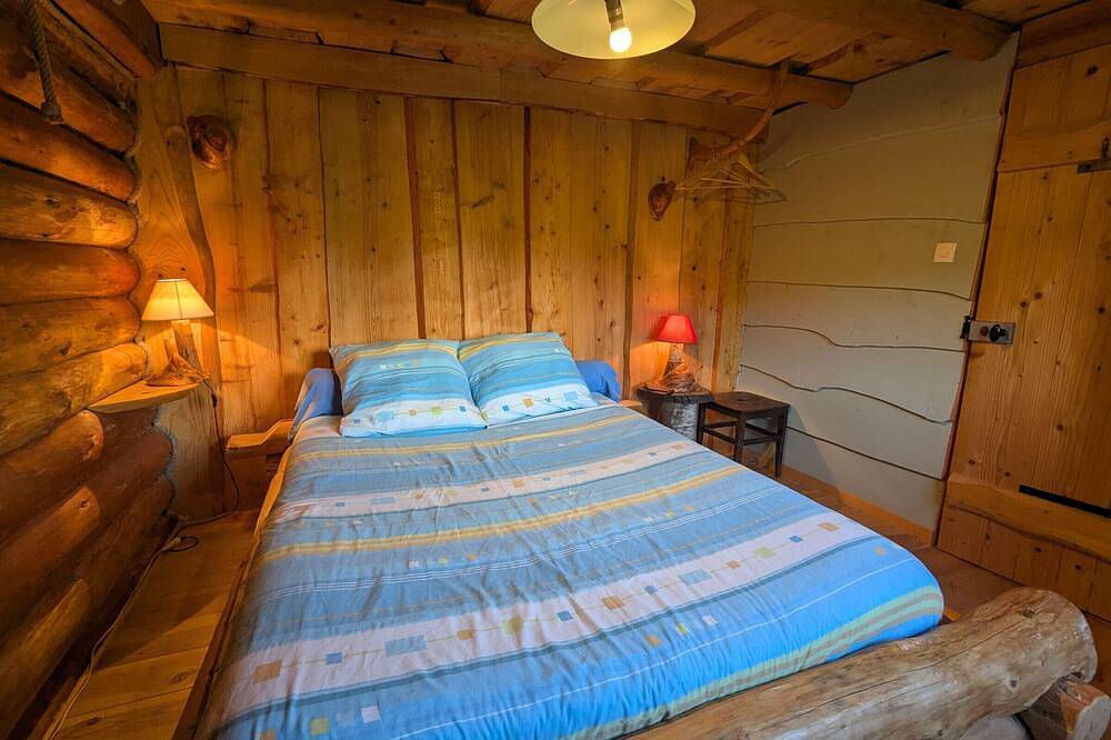 Unique log house with balcony and terrace in the Vosges in Le Tholy, Épinal en omgeving