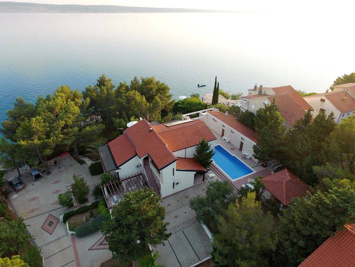 Ferienhaus für 20 Personen, mit Terrasse und Garten sowie Sauna und Pool in Starigrad Paklenica