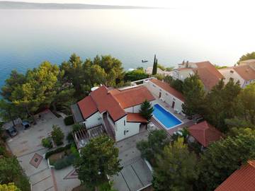 Ferienhaus für 20 Personen, mit Terrasse und Sauna sowie Garten und Pool in Starigrad Paklenica