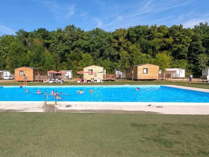 Camping pour 6 personnes, avec Terrasse