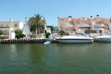 Chalet für 8 Personen, mit Garten und Terrasse in Empuriabrava