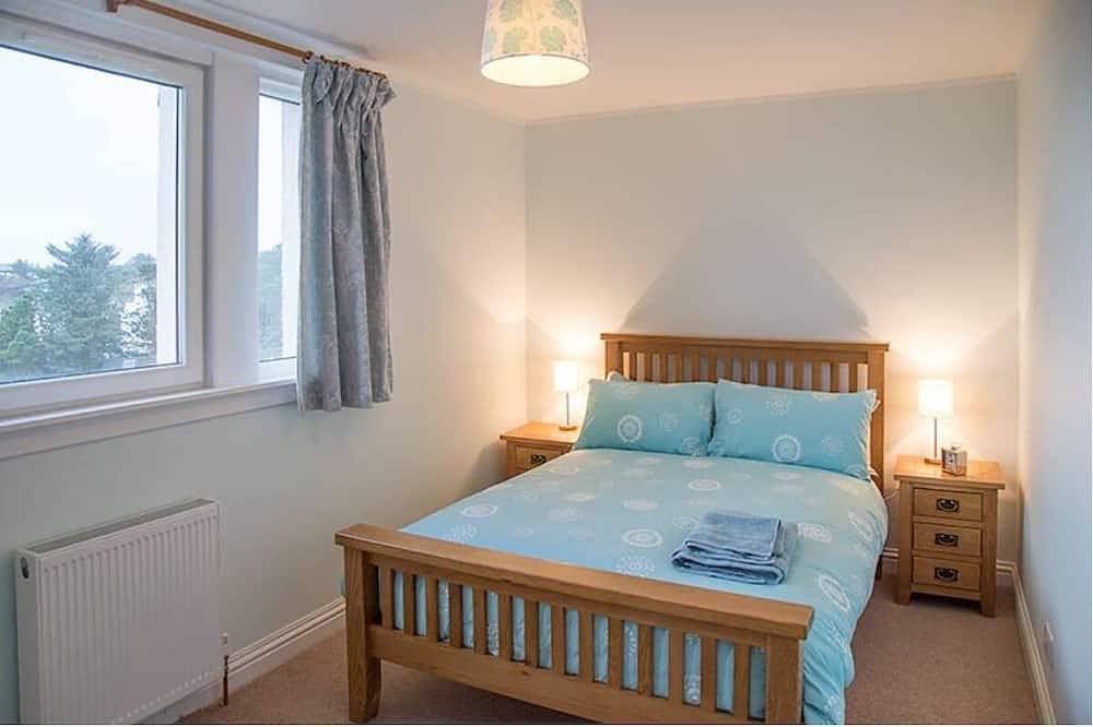 Stunning sea view, 1 minute to beach & conservation village Sleeps 6, 3 bedrooms in Port Charlotte (Islay), Argyll & Bute