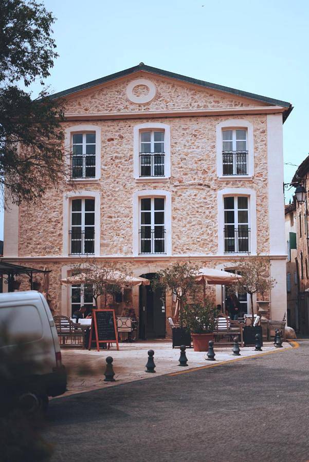 Location de vacances pour 2 personnes, avec vue et terrasse, animaux acceptés à Ampus - 2