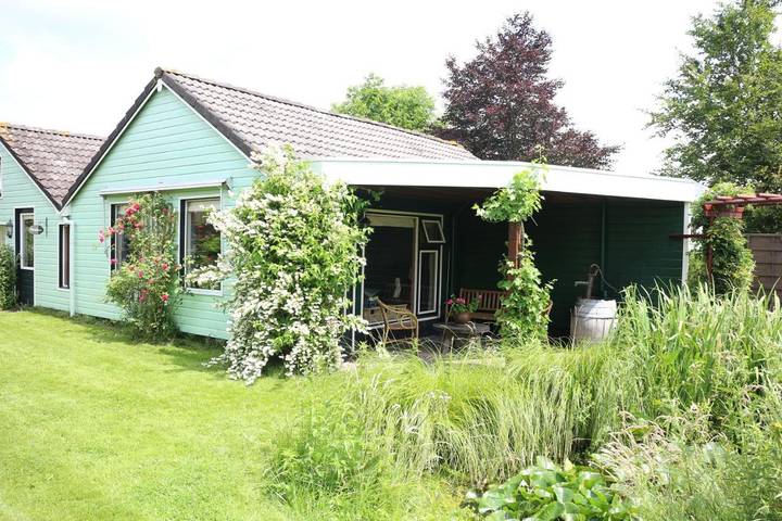 Ferienwohnung für 2 Personen, mit Terrasse und Garten sowie Ausblick in Langelille
