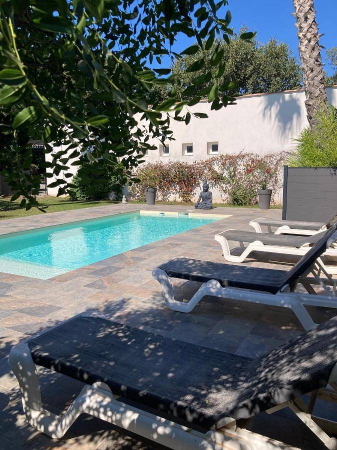 Location de vacances pour 2 personnes, avec piscine ainsi que vue et jardin à Puget-sur-Argens - 2