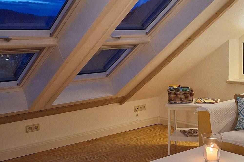 Ganze Wohnung, Über den Dächern von Annweiler **Lichtdurchflutetes Dachgeschoss mit Terrasse** in Annweiler, Trifelsland