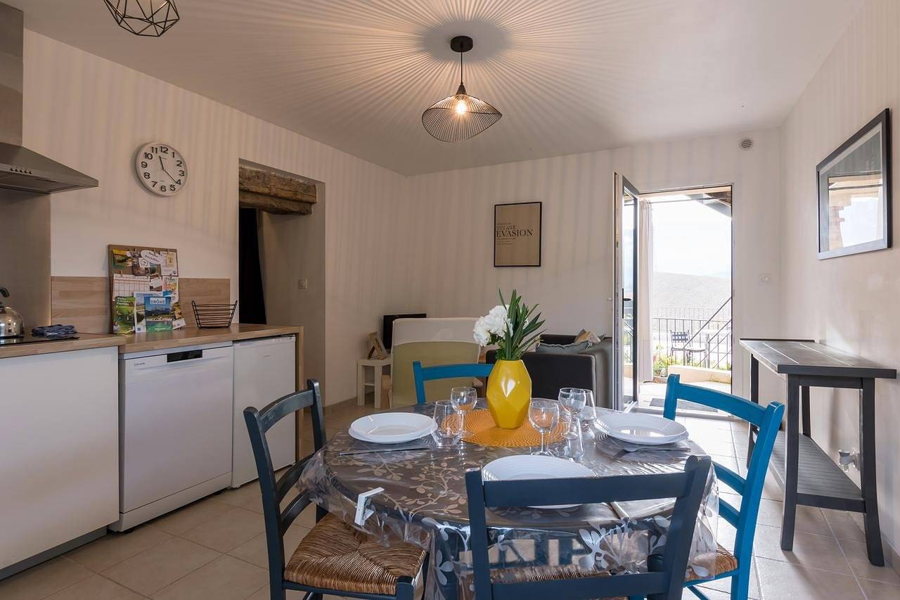 Vallée de la Drôme, gîte 4 personnes avec piscine in Mirabel-et-Blacons, Région de Die