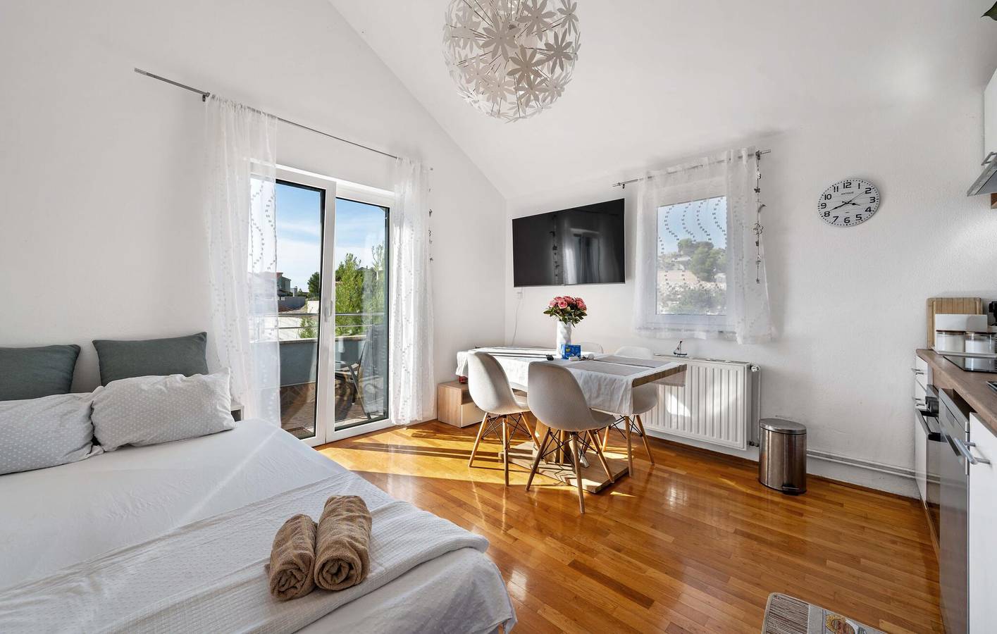 Entire holiday apartment, Sea View Apartment with Terrace, Wi-Fi, and Parking - 1.5km to Beach in Sibenik, Šibenik-Knin