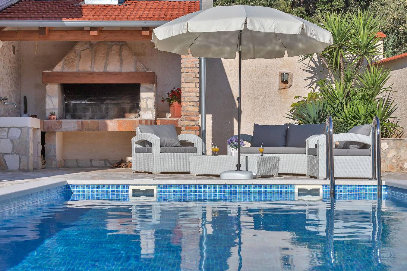 Ferienhaus Mya mit Pool mit Meerblick in Zivogosce, Makarska Riviera