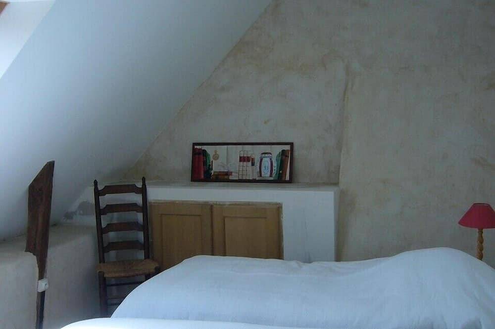 Bauernhof Charakter in der Mitte der Ebene in Meeresnähe in Pleudaniel, Rosa Granitküste