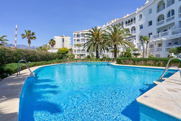 Ferienwohnung für 4 Personen, mit Balkon und Kinderpool in Nerja