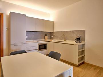Ferienwohnung für 4 Personen, mit Pool und Balkon/Terrasse in Garda