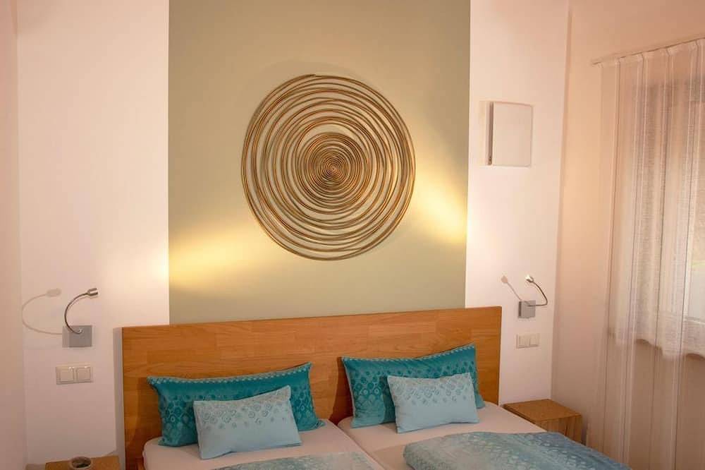 Ganze Wohnung, Ferienwohnung Smaragd - Ferienhaus Weitblick in Burg Eltz, Burgen (Mosel)