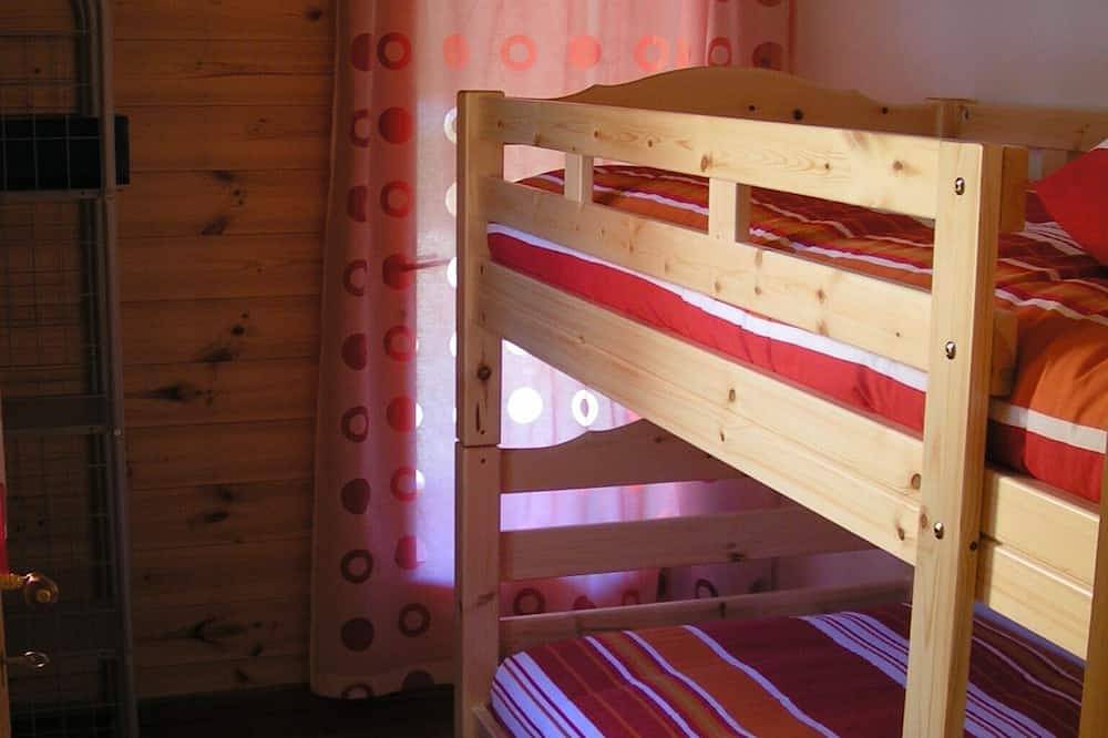 Semi-detached chalet with breathtaking valley views in Saint-Léger-les-Mélèzes, Écrins National Park