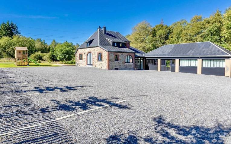 Gîte pour 27 personnes, avec Jacuzzi et Terrasse ainsi que Jardin et Sauna