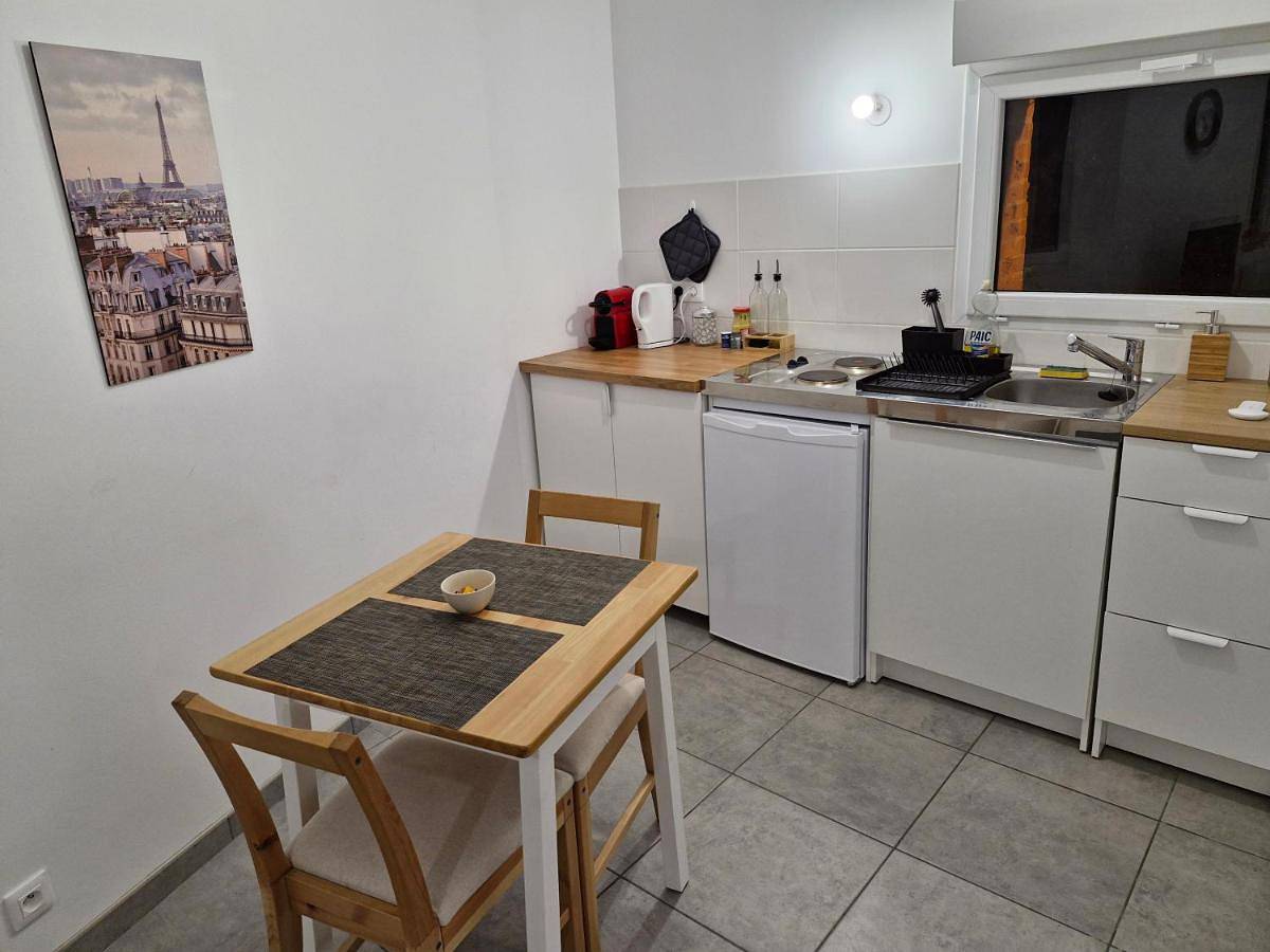 Appartement entier, One-Bedroom Apartment in Douvres (Ain), Belley