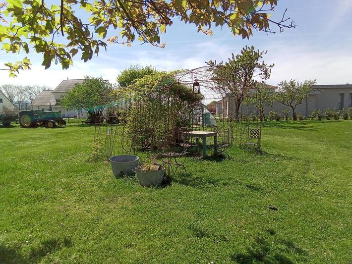 Chambre d’hôte pour 2 personnes, avec vue ainsi que piscine et jardin dans le Jura - 3