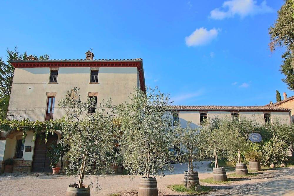 Farmhouse in Umbertide with Pool in Umbertide, Valtiberina
