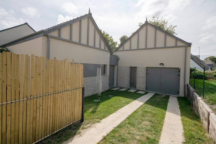 Gîte pour 8 personnes, avec terrasse et piscine dans Plage du Béchet - 3