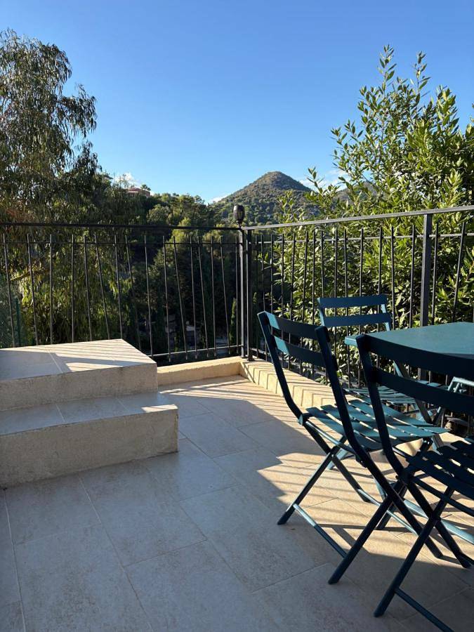 Gîte pour 4 personnes, avec vue ainsi que jardin et terrasse, animaux acceptés à Aspremont - 4