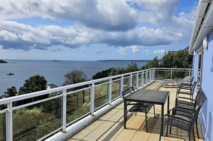 Holiday home for 8 people, with garden and balcony in St Mawes