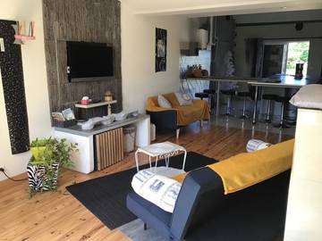Gîte pour 11 personnes, avec jardin et terrasse dans Val-Revermont