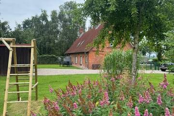 Ferienhaus für 8 Personen, mit Garten in Lensahn