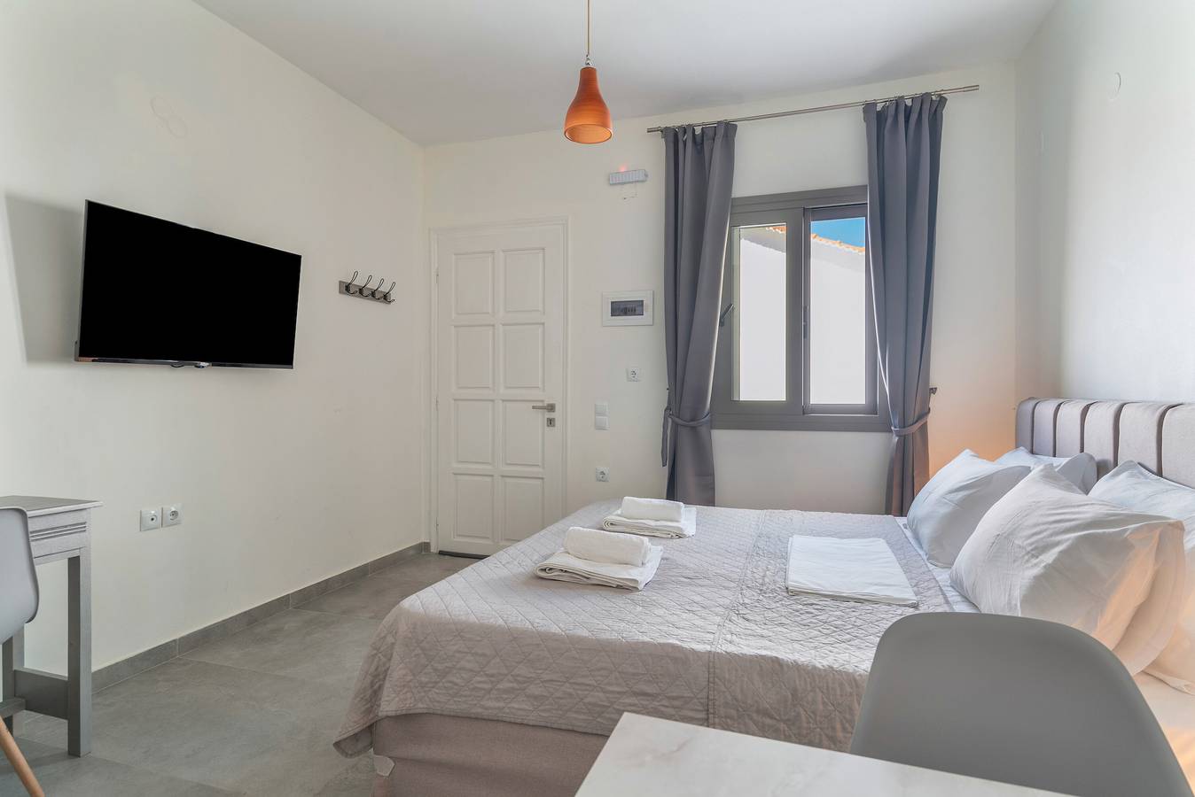 Ganzes Studio, Einzimmerapartment 'König mit Schlafcouch 4' mit Bergblick, Wi-Fi und Klimaanlage in Geni, Griechenland