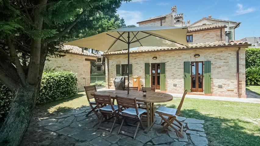 Location de vacances pour 7 personnes, avec jardin et piscine dans Villagrande (Mombaroccio) - 4